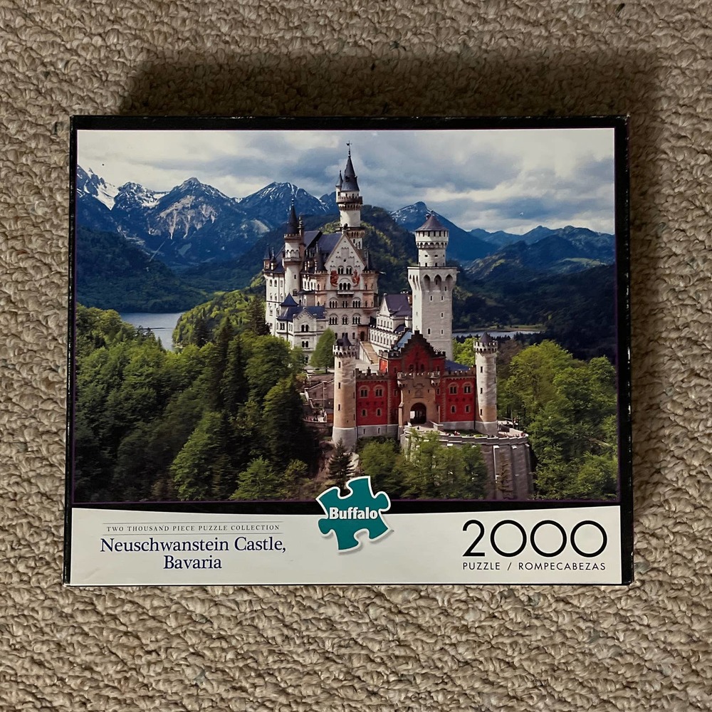 Buffalo 2,000 piece puzzle. Neuschwanstein Castle, Bavaria. GUC.